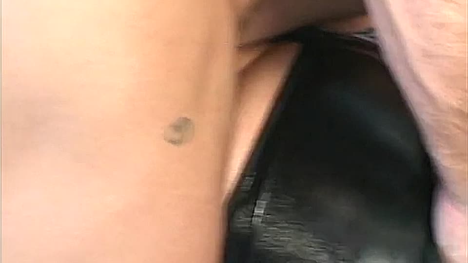 Album des Anus, das die Sau mit großen Mengen Sperma versorgt
